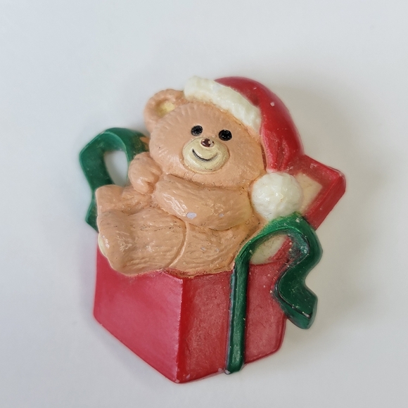 Christmas Brooch Lot Includes Tree, Wreath, Teddy Bear Santa Hat and Bells - Picture 7 of 14